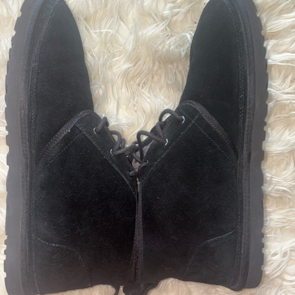 UGG Men\'s Black Suede Chukka Boots